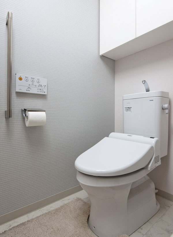 Toilet.  [Bidet] The toilet, Cleaning with warm water, Washlet has been adopted, which was equipped with a deodorizing function with heating toilet seat comfort function ※ Some type of hand washing counter installation ( ※ )