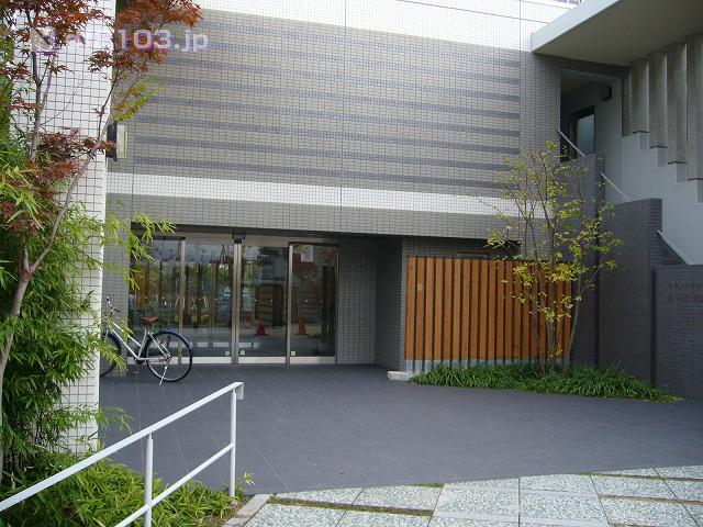 Local appearance photo. A good entrance of the atmosphere, And non-contact keys are employed, Approach with a stroller and a large luggage is also very easy.