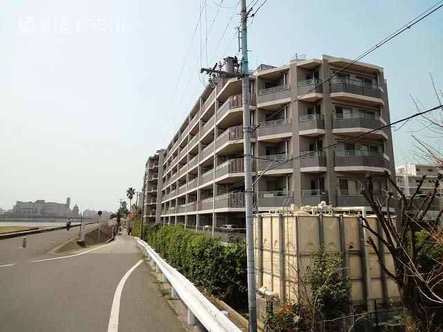 Local appearance photo. Shukugawa is naturally rich environment along the Oasis Road.