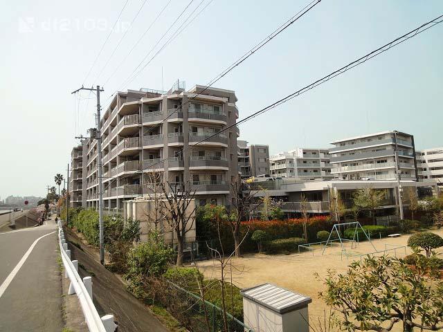 Local appearance photo. Shukugawa is naturally rich environment along the Oasis Road.