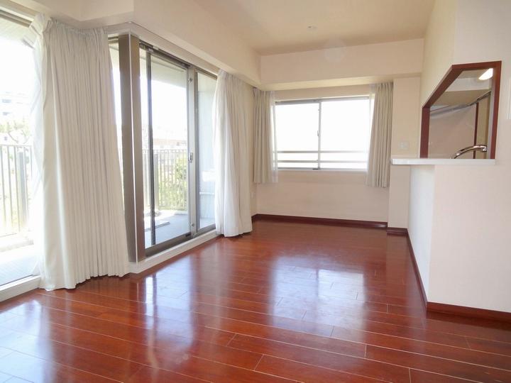 Living. It is very bright living room contains the bright sunlight from the south-facing balconies and the west side of the window.