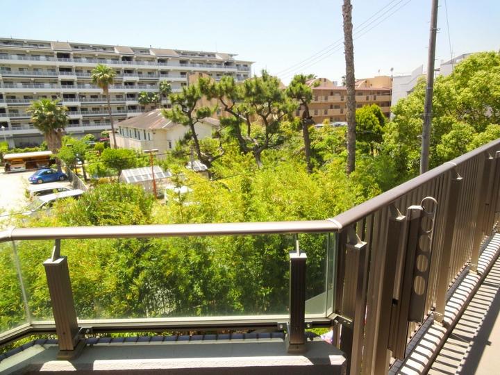 View photos from the dwelling unit. View from the balcony green overflowing, Heal daily fatigue.