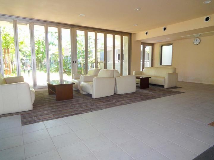 lobby. It is a good entrance of the atmosphere. It is also maintenance to clean the apartment of the garden.