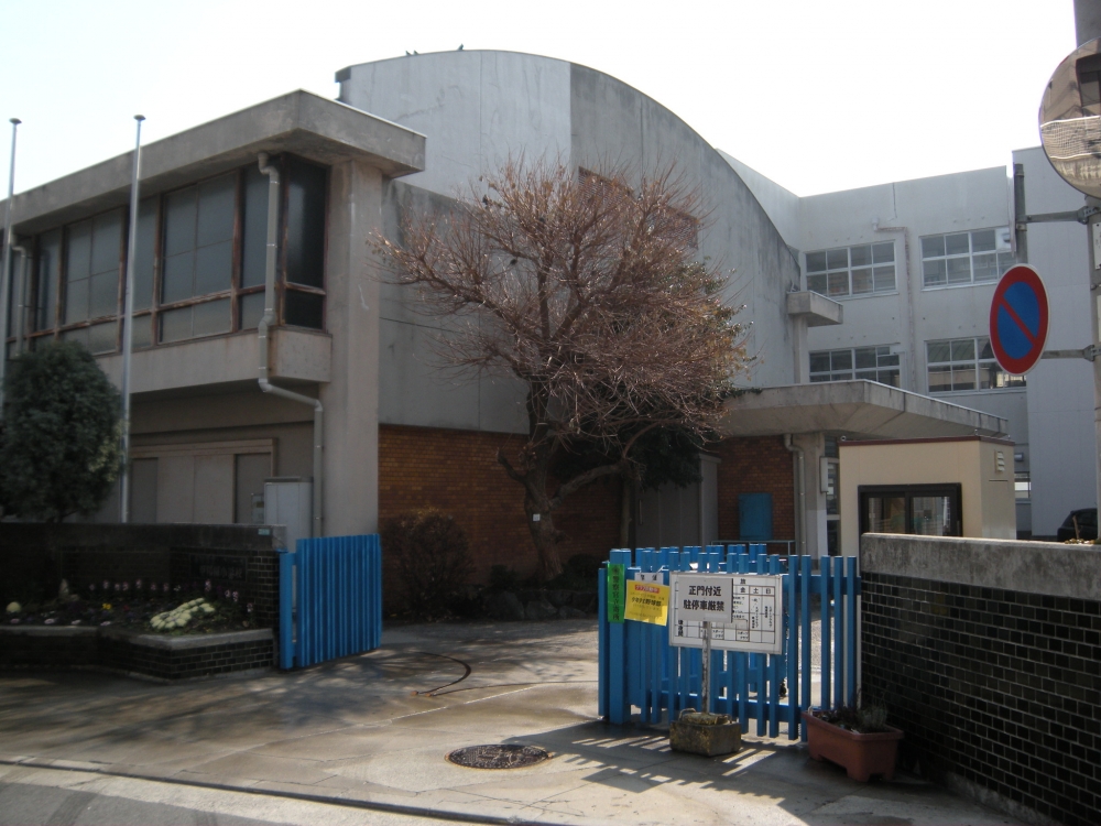 Primary school. KinoeYoen up to elementary school (elementary school) 672m