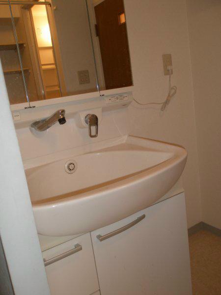 Wash basin, toilet