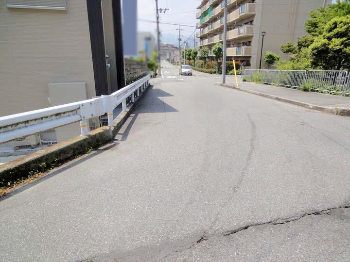 Local photos, including front road. Also it has spacious front road