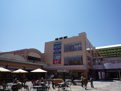 Supermarket. KamiTetsu Shokuirodori Museum Okaba store up to (super) 1984m