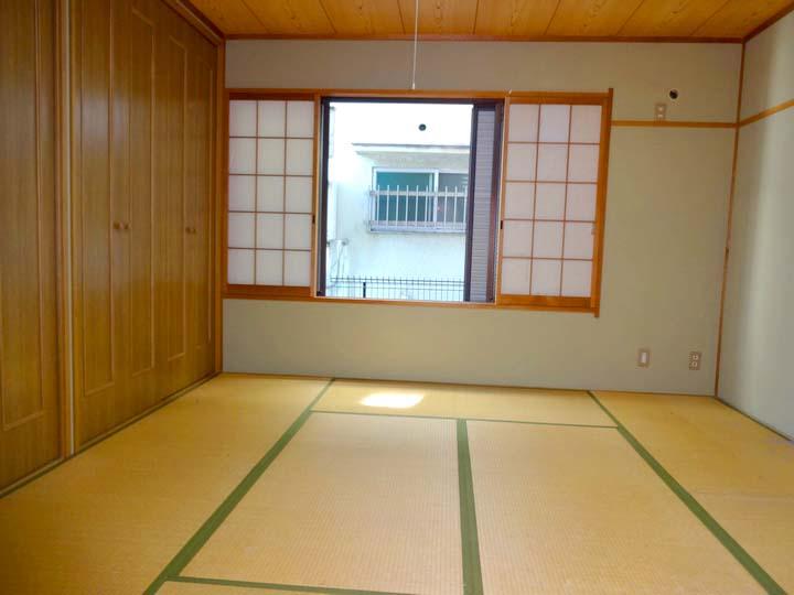 Non-living room. Since the Japanese-style room also about 8 pledge there is a wide enough. Large storage is also located convenient.