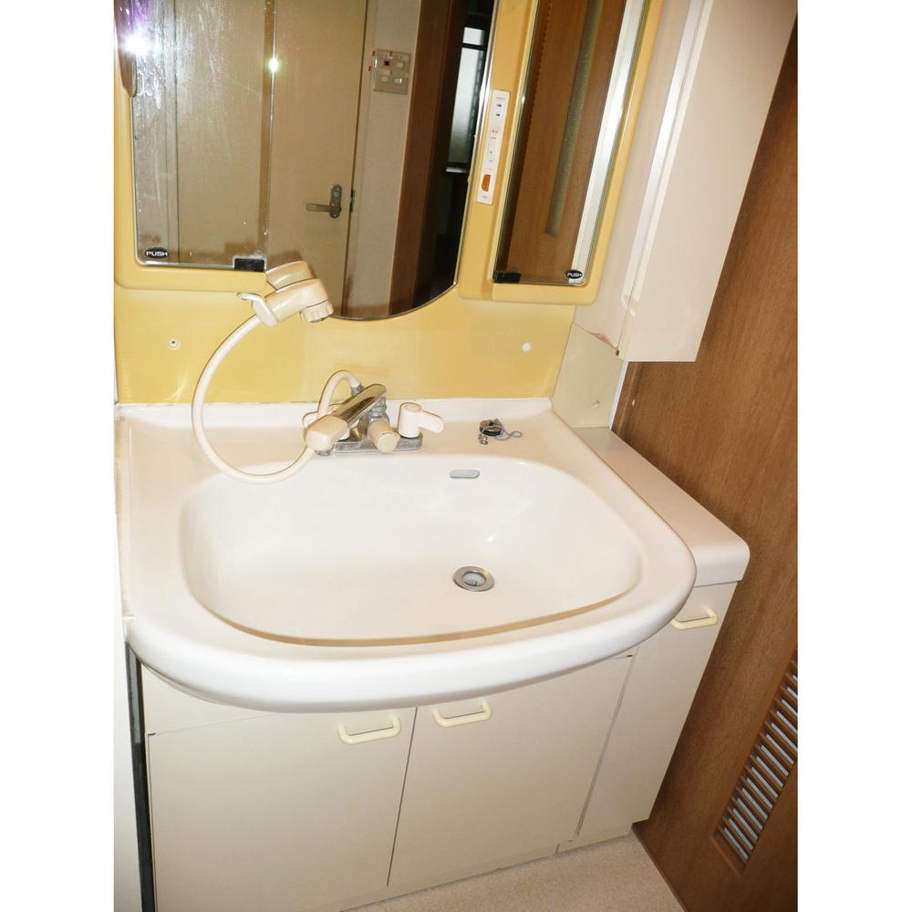 Wash basin, toilet. Indoor (10 May 2013) Shooting