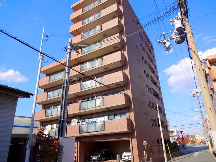 Local appearance photo. August 1999 appearance in built is the apartment of tiled