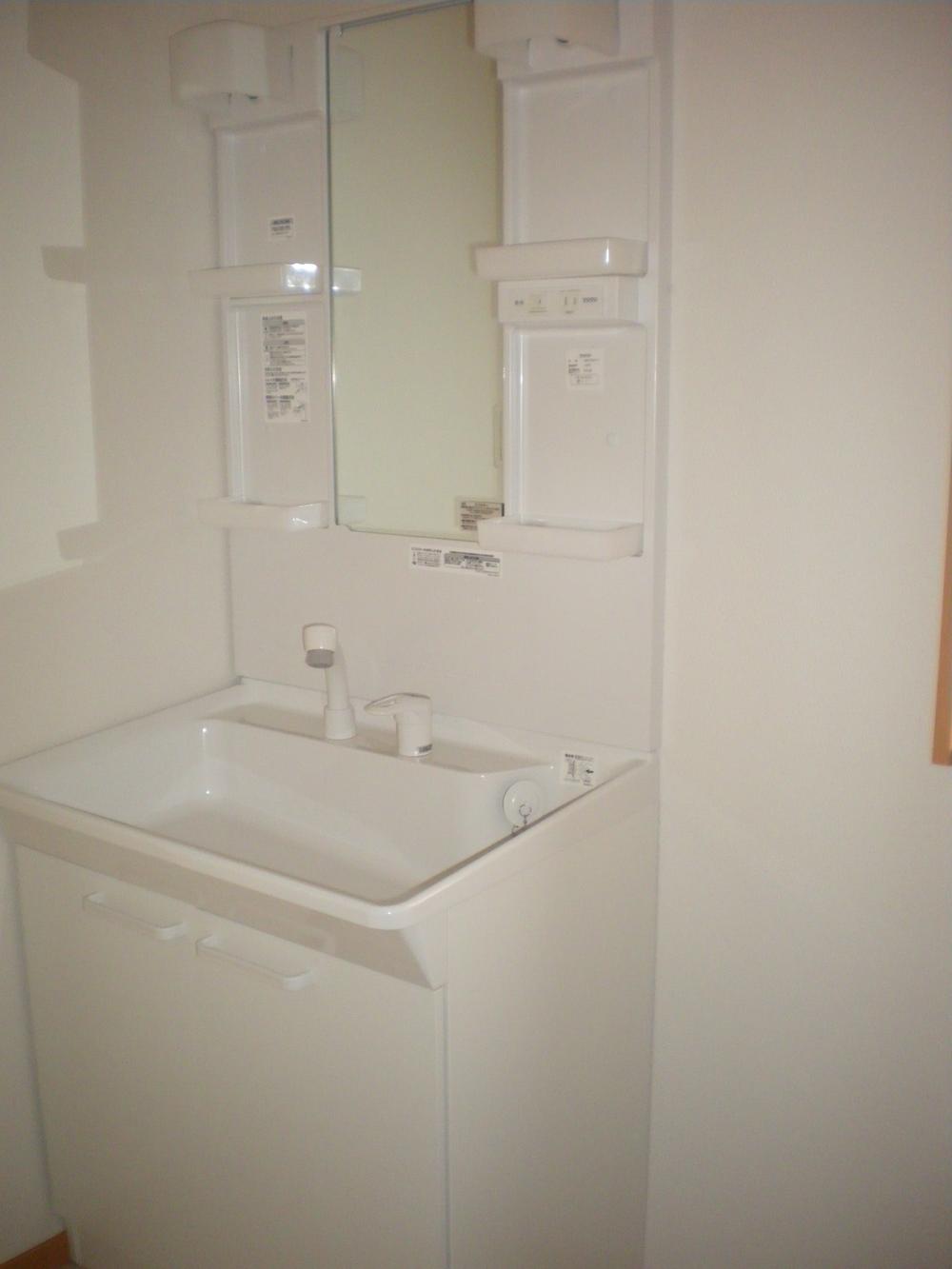 Wash basin, toilet