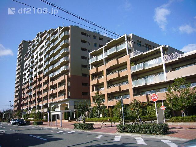 Local appearance photo. Local (February 2010) Shooting, It is a large apartment of the total number of units 337 units.