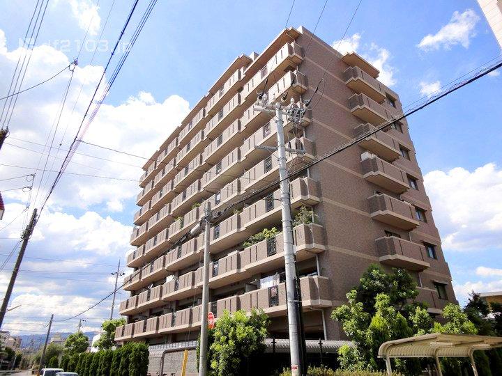 Local appearance photo. There is a three-sided balcony, It is also attractive there is a window in all rooms