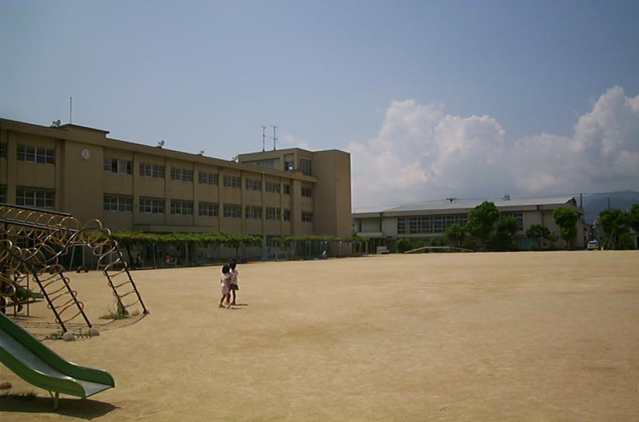 Primary school. Spring breeze to primary school 270m