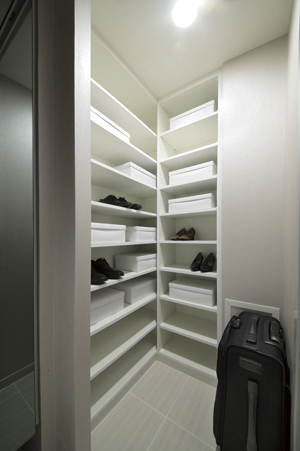 Receipt.  [Shoes in cloak] Also can be stored boots and umbrella, It is possible to clean and organize around the entrance (same specifications, C type only)