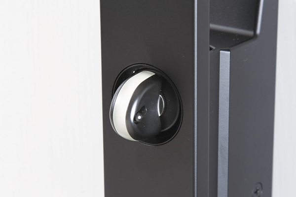 Security.  [Thumb turning prevention device] The knob (thumb) to lock from the room, Crime prevention thumb turn that has been devised to not turn be applied or unnatural force is in such as forcibly turning or tool from the outside has been adopted (same specifications)