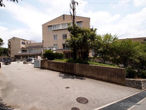 Junior high school. 1206m to Nishinomiya Municipal Uegahara junior high school