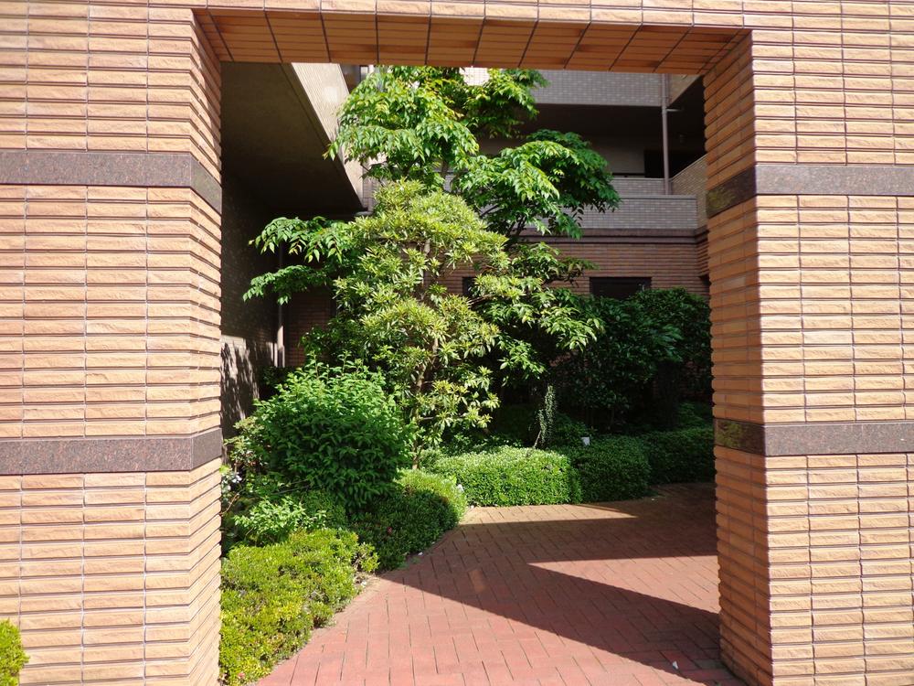 Entrance. Common areas