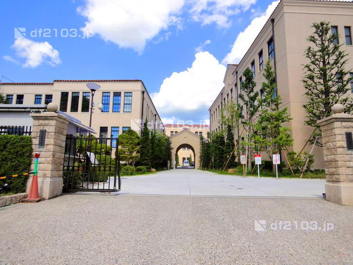 Junior high school. Private Kwansei Gakuin 1042m to the junior high school section
