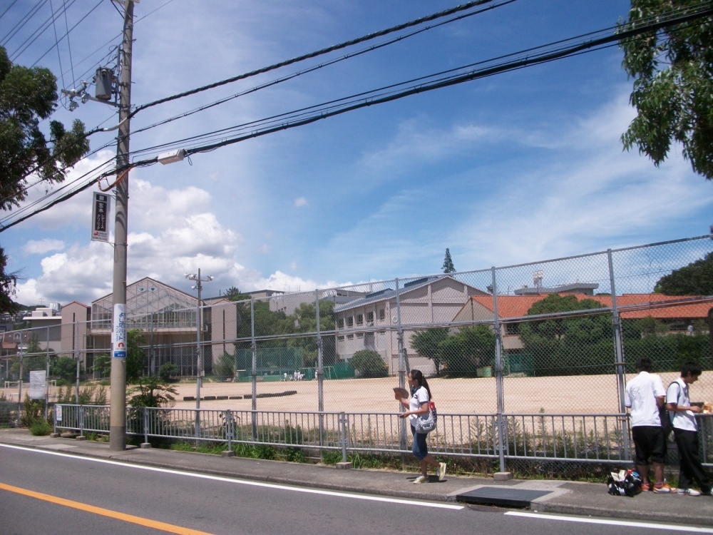 high school ・ College. Shukugawa Gakuin High School (High School ・ NCT) to 566m