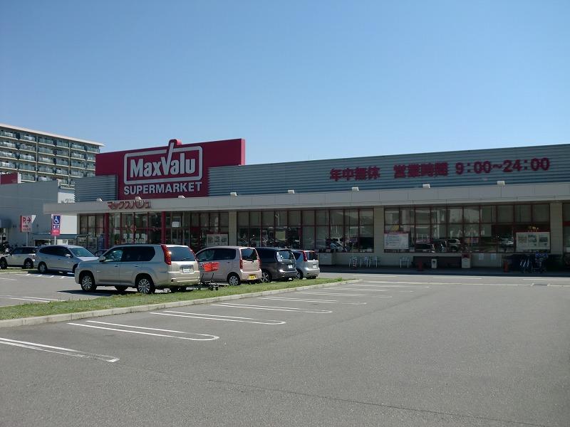 Supermarket. Maxvalu Nishinomiyahama the town to the store 1203m