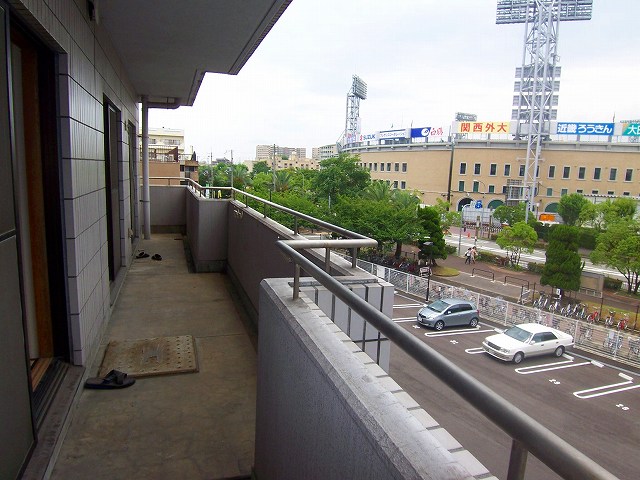 Balcony. Wider veranda! !