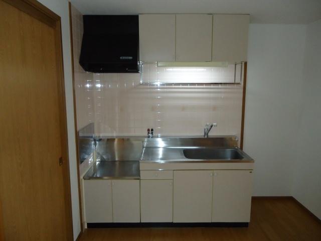 Kitchen. Gas stove can be installed