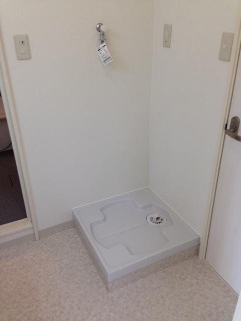 Wash basin, toilet. Washing machine Storage
