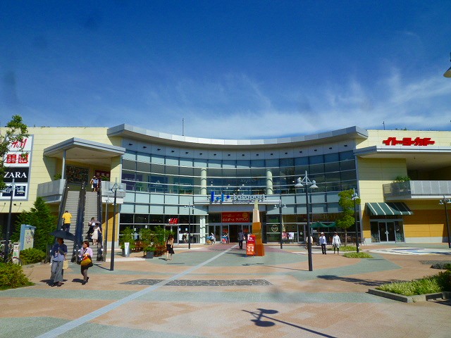 Shopping centre. LaLaport 1353m to Koshien (shopping center)