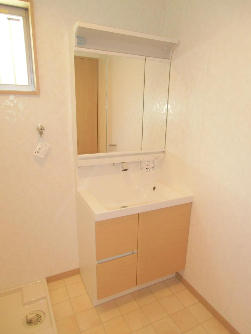 Wash basin, toilet