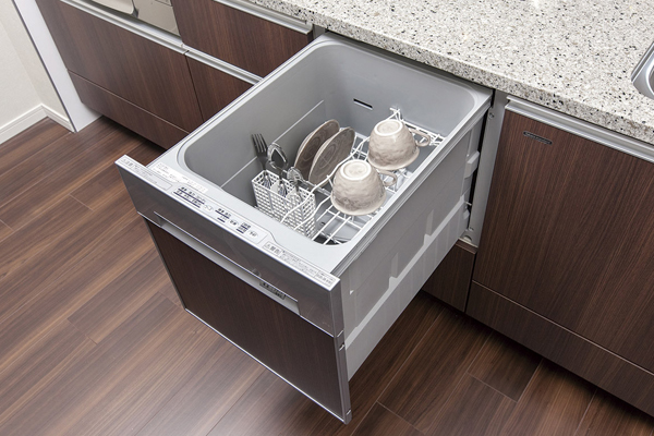 Kitchen.  [Dishwasher] Efficiently washable built-in type. In the exhaust-less specification to reduce the smell and condensation, To the reduction of the noise has been consideration (same specifications)