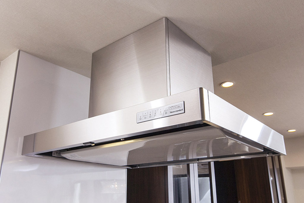 Kitchen.  [Mantle type range hood] Removal is easy to clean with also easy to enamel rectifying plate. You have to both design and functionality (same specifications)