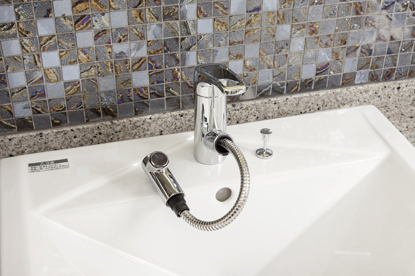 Bathing-wash room.  [Pullout single lever faucet] Because it can be used to extend the nozzle part, Also comfortably done and care and hair in the bowl (same specifications)