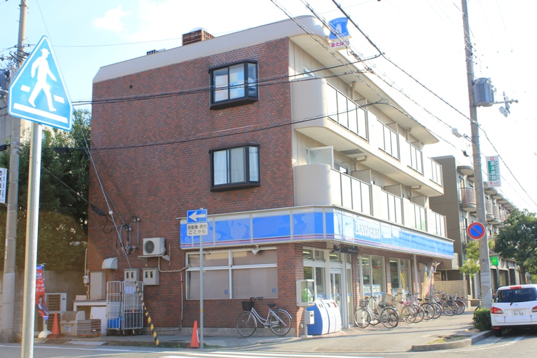 Convenience store. 480m until Lawson Naruo store (convenience store)