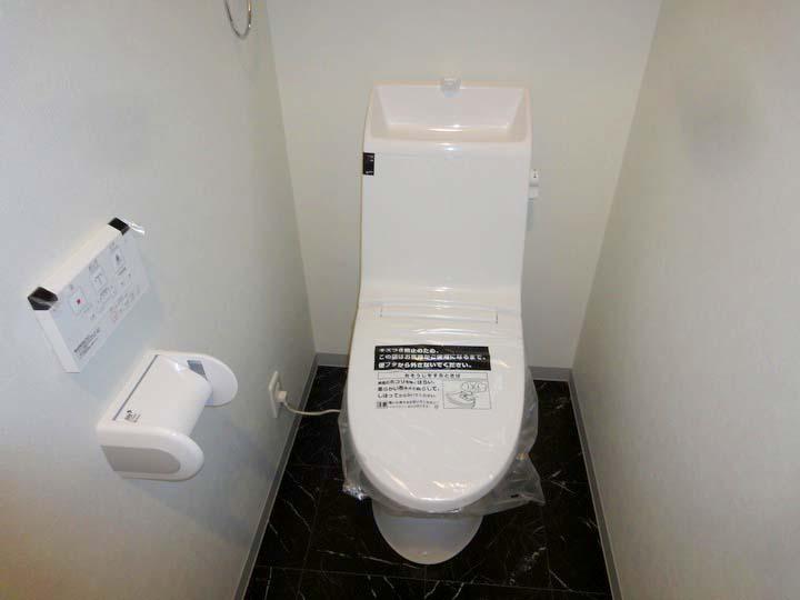 Toilet. Indoor (March 2013) Shooting 1 ・ The second floor is of course with bidet