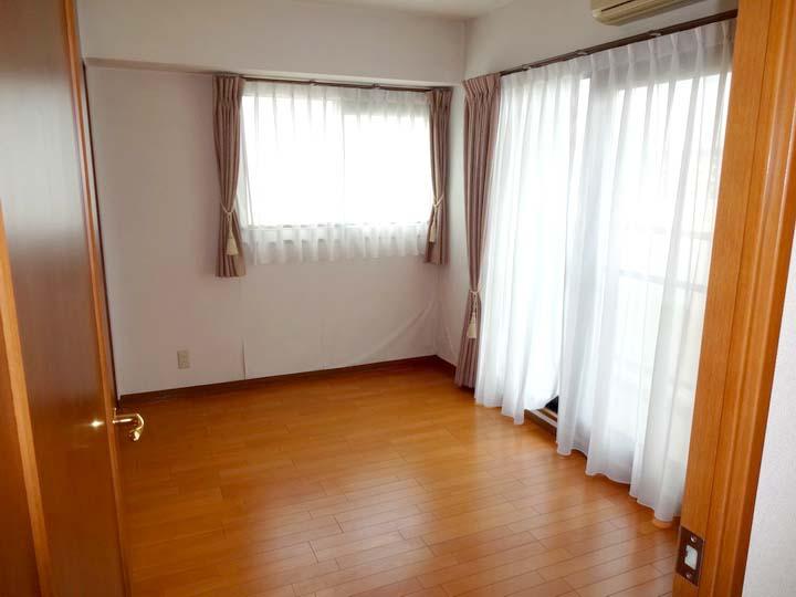 Non-living room. The Western-style about 5.3 Pledge is open there is a service balcony!