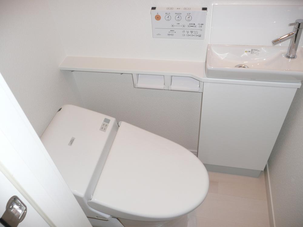 Toilet. Indoor (11 May 2013) Shooting Hand wash basin separate type toilet