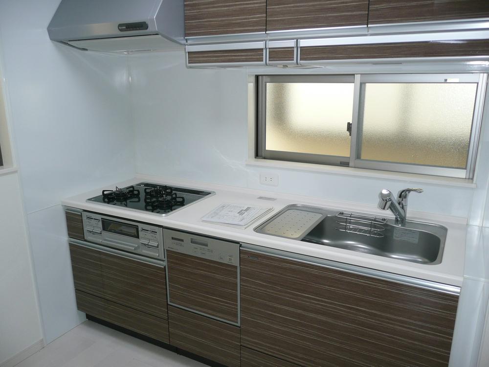 Kitchen. Indoor (11 May 2013) Shooting