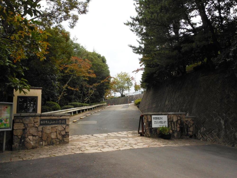 Primary school. Is a school full of 1100m cleanliness until the Yamaguchi Elementary School.