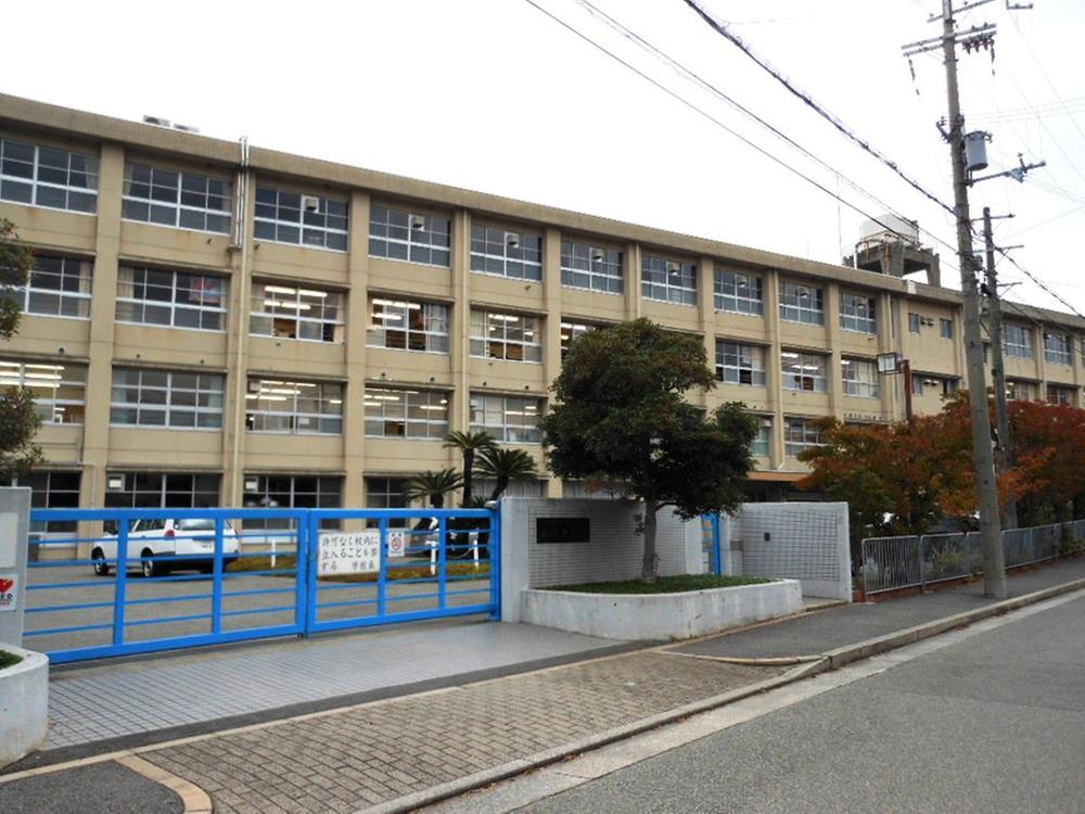 Junior high school. Is an attractive because 800m walk 10 minutes speaking to the Yamaguchi Junior High School.