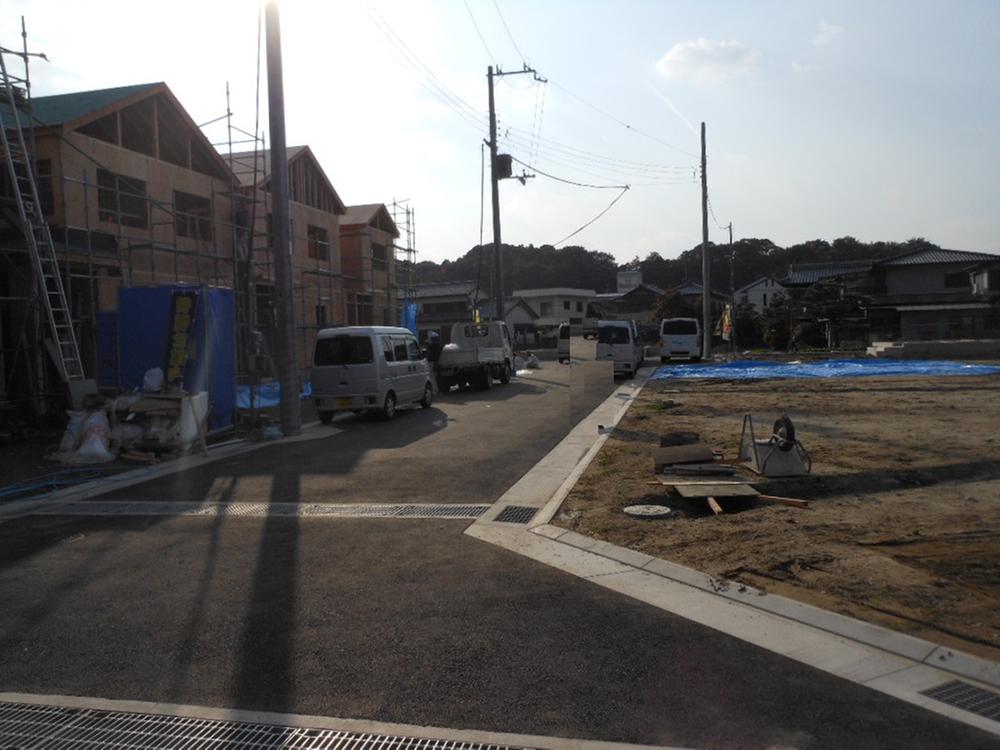 Local photos, including front road.  ■ Local photo (2013 November shooting) ■  Front road is widely, Good per sun. Which No. destinations daylight enough. Also conducts a detailed description of the finished model tours and building. Please contact the person in charge. 