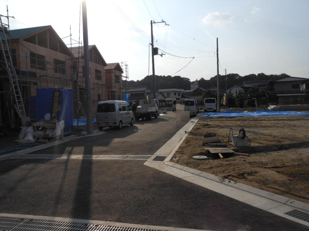 Local photos, including front road. ■ Local photo (2013 November shooting) ■ Front road is widely, Good per sun. Which No. destinations daylight enough. Also conducts a detailed description of the finished model tours and building. Please contact the person in charge.