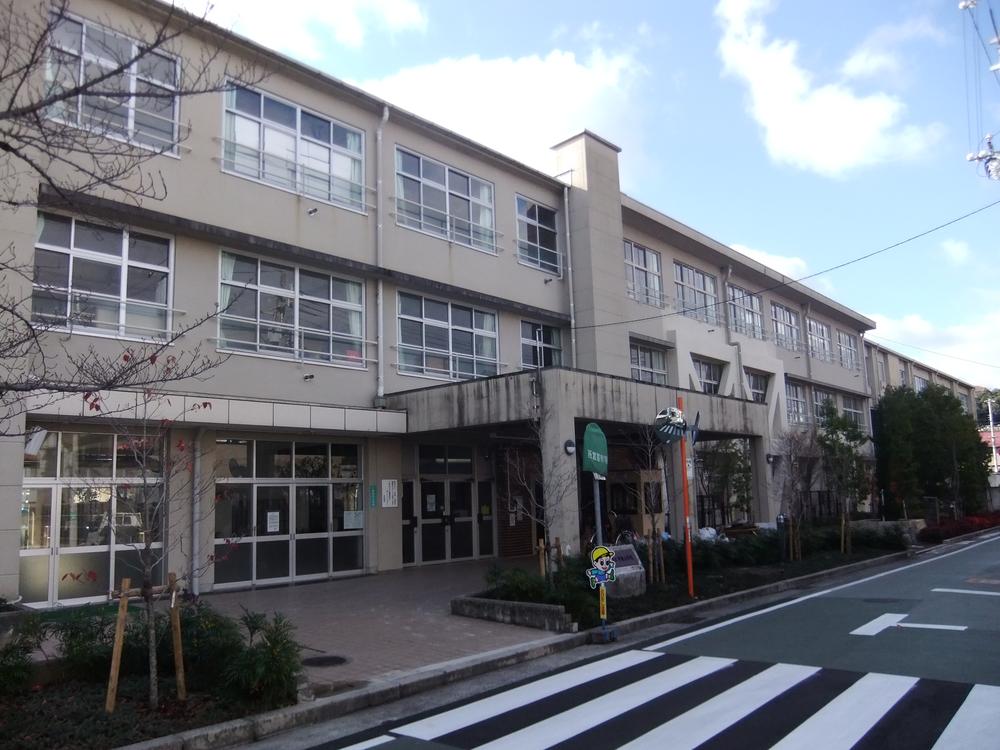 Primary school. 659m to Nishinomiya Municipal Kinoehigashi Elementary School