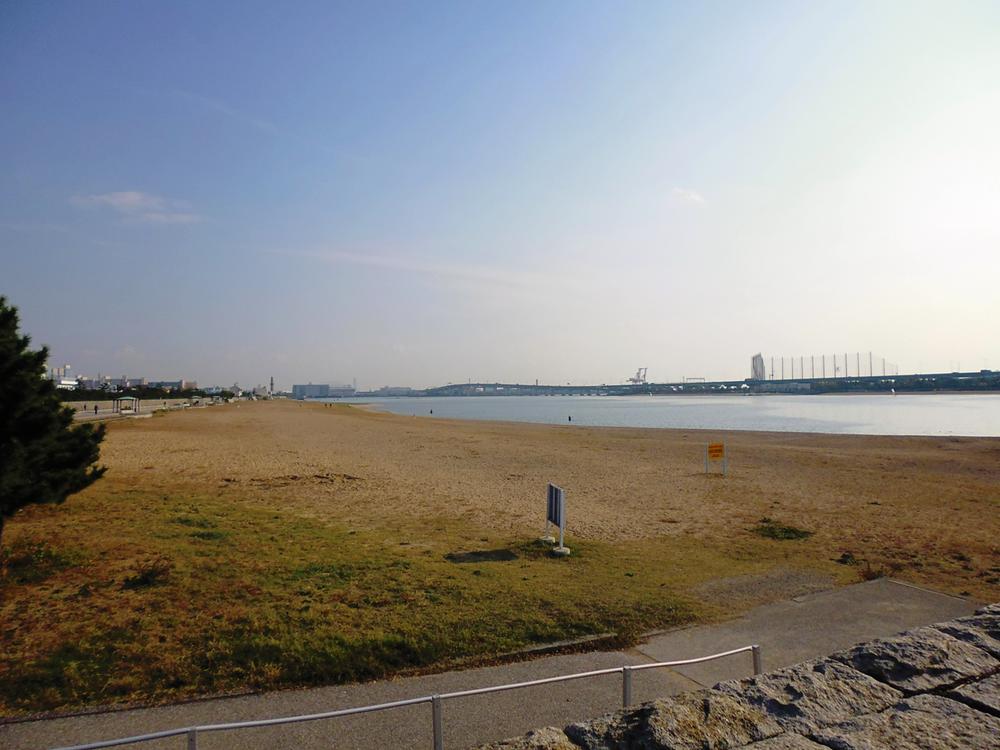 Other. Is a 1-minute walk from the Koshienhama beach park. 