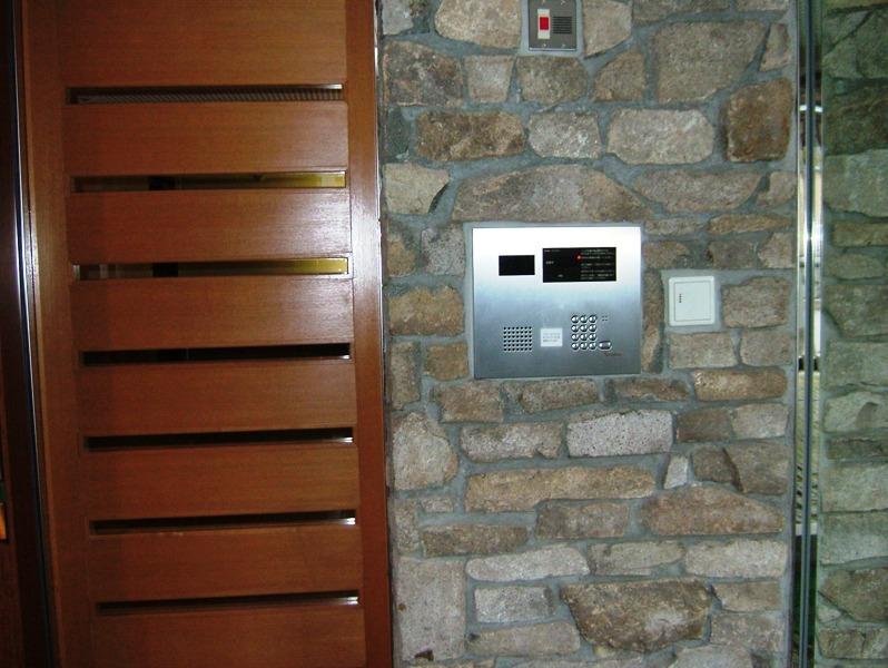 Entrance. Common areas
