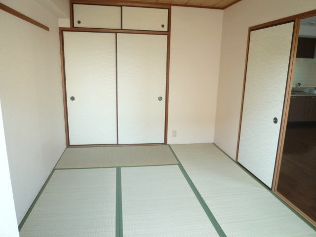 Other room space. Japanese-style room 6 Pledge