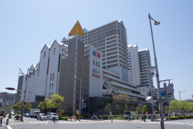 Shopping centre. 820m to the actor Nishinomiya (shopping center)