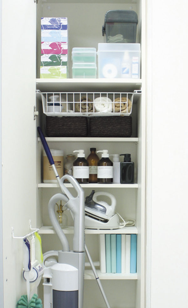 Receipt.  [Shared stocker] Movable shelf, Shared stocker which adopted the storage of a pull-out have been installed (same specifications)