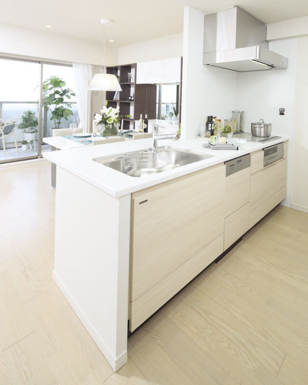 Kitchen.  [kitchen] design, Functionality, Equipped with advanced equipment that housework stuck to the room becomes easy. This is a system kitchen in pursuit of beauty and functionality (E type model room)