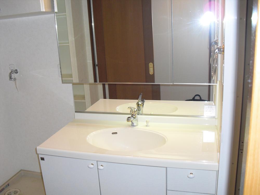 Wash basin, toilet. Indoor (July 2013) Shooting